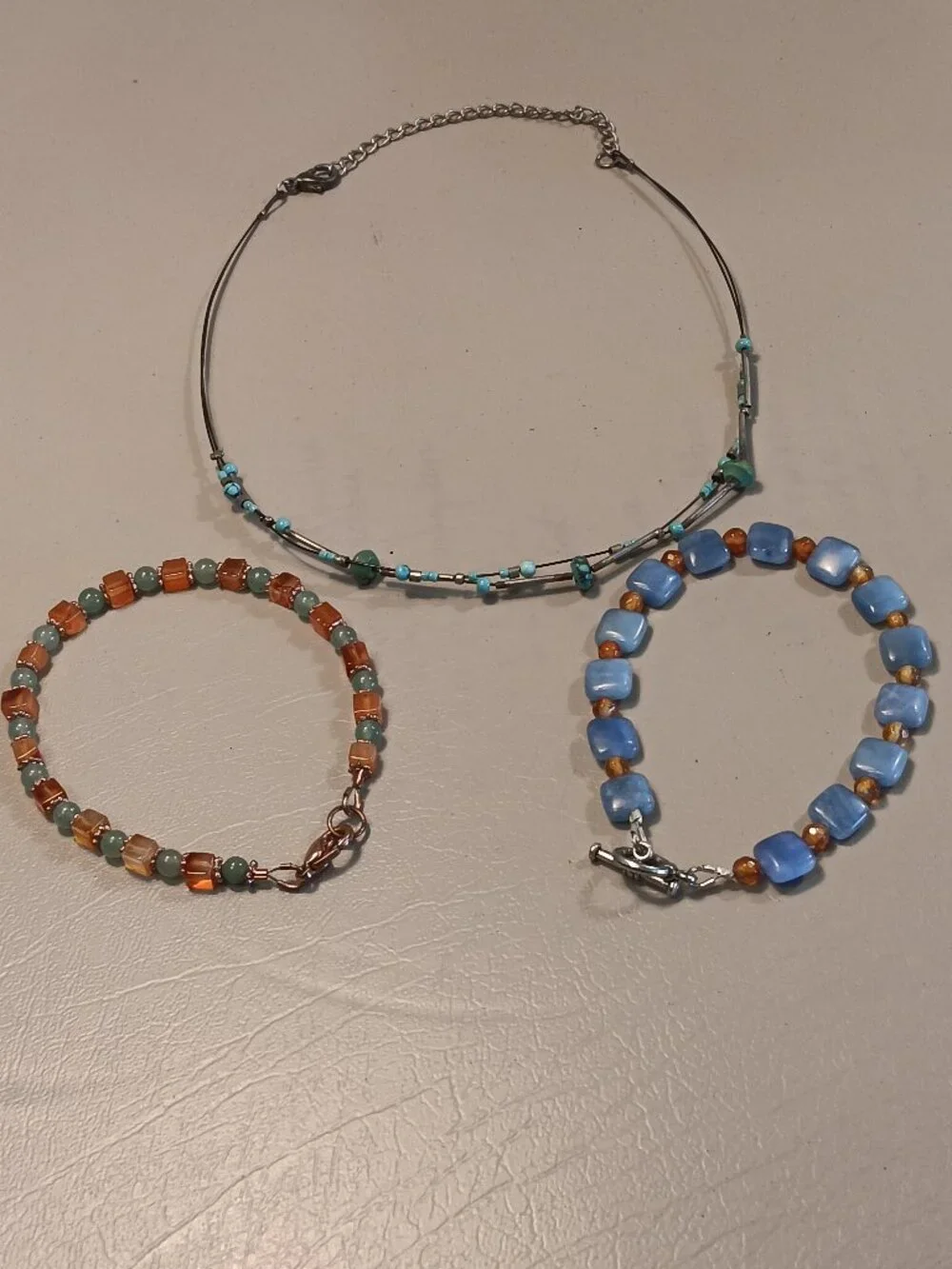 Lot of 3 pieces - stone bead bracelets & dainty silver tone collar necklace